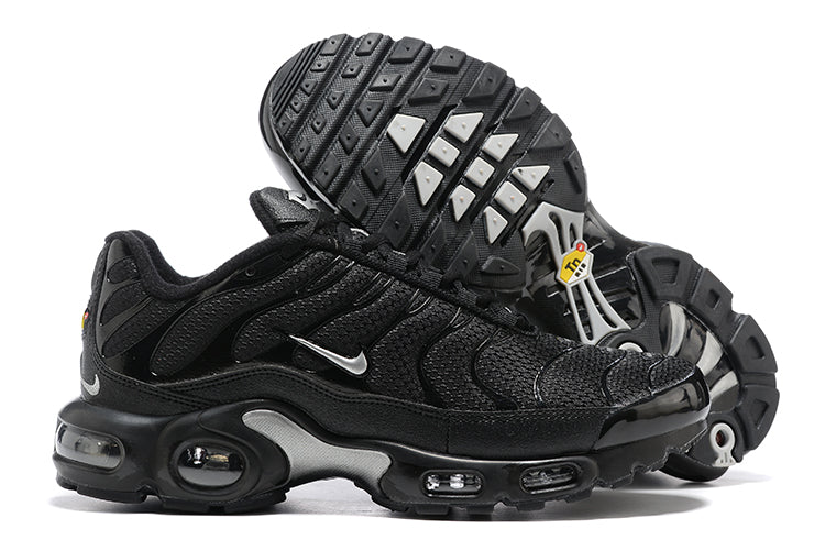 Nike tn cheap black and silver