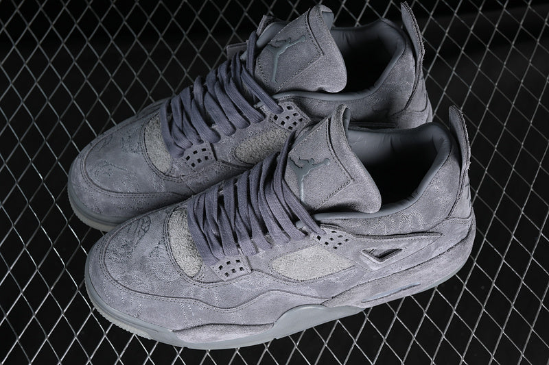 Jordan 4 x Kaws “Cool Grey” - Tns Do Silva