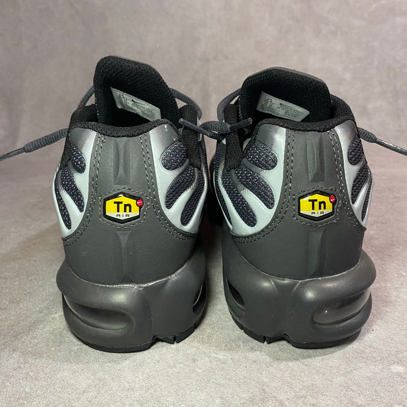 air max tn plus triple gray