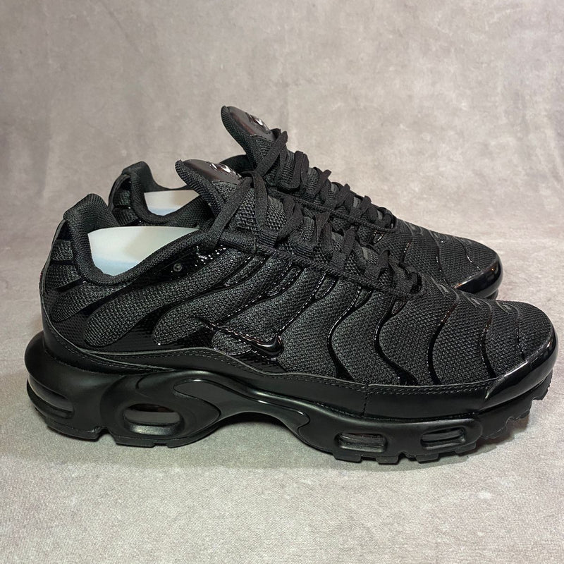 air max tn plus triple black