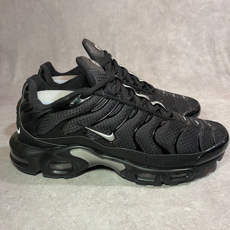air max tn plus black silver