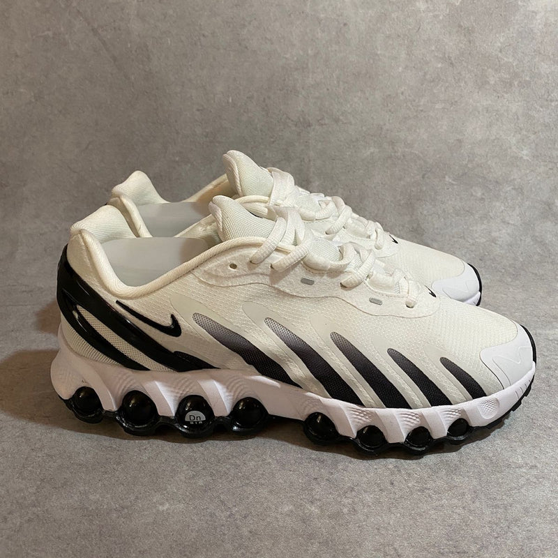 air max plus dn8 black white